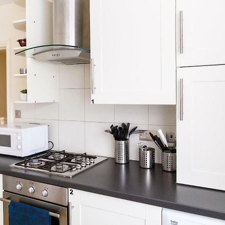Mandeville Rooms Northolt  Bagian luar foto