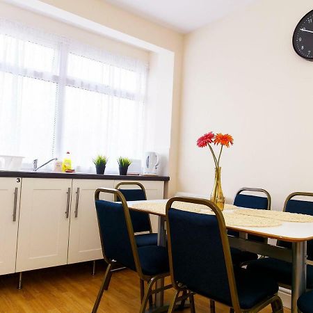 Mandeville Rooms Northolt  Bagian luar foto