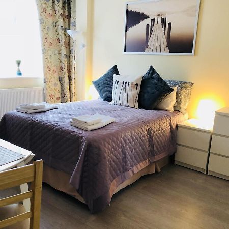 Mandeville Rooms Northolt  Bagian luar foto