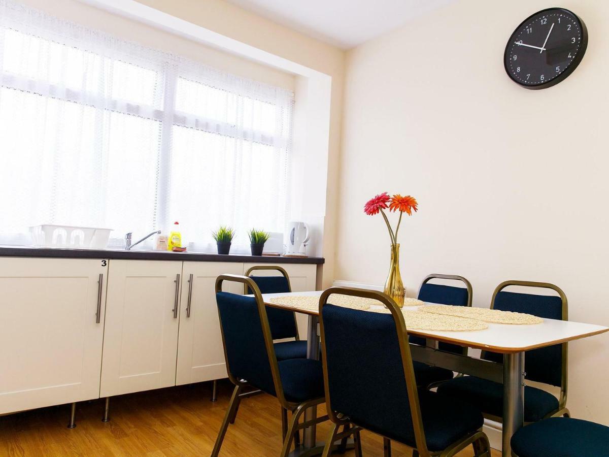 Mandeville Rooms Northolt  Bagian luar foto