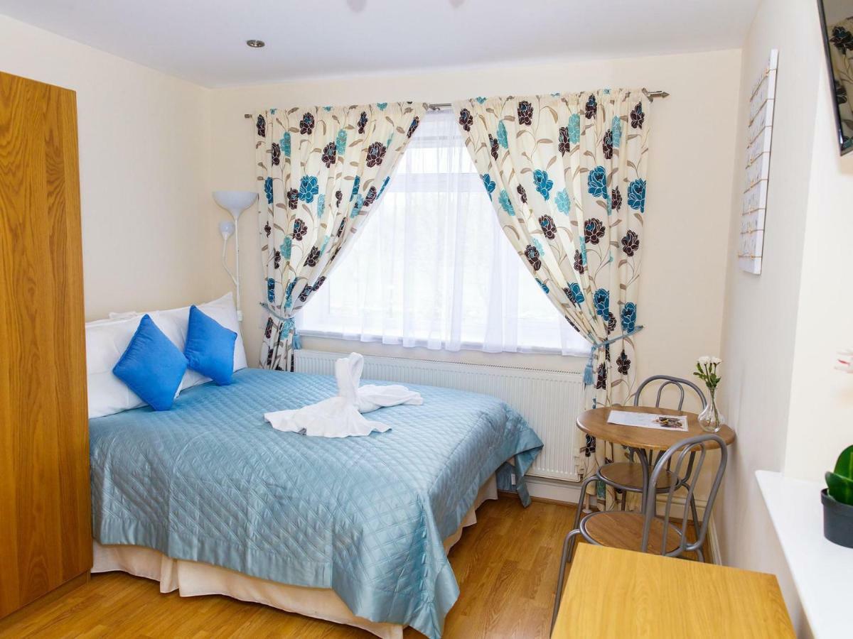Mandeville Rooms Northolt  Bagian luar foto
