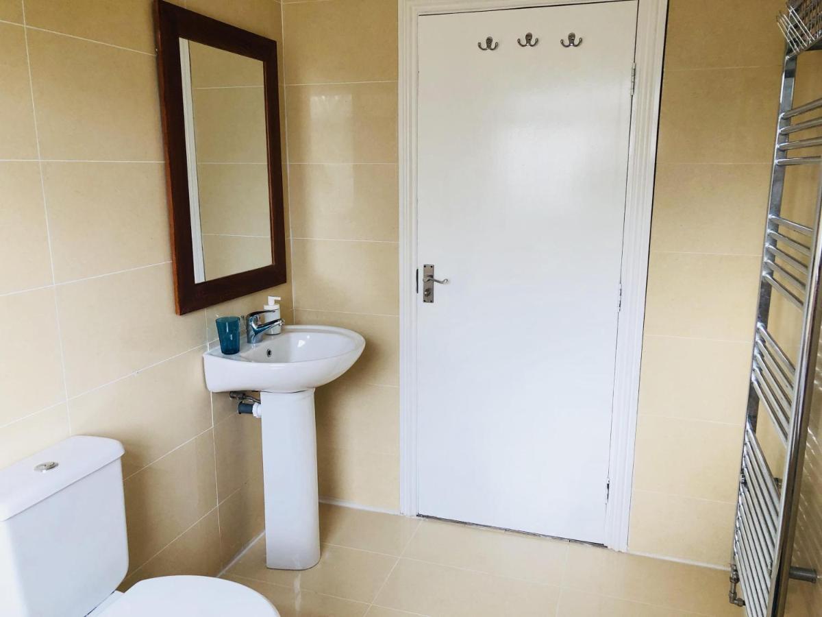 Mandeville Rooms Northolt  Bagian luar foto